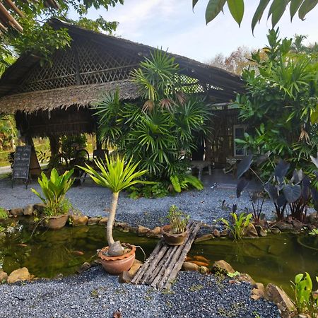 Baan Farang Homestay Phra Saeng Ban Nam Dam Esterno foto