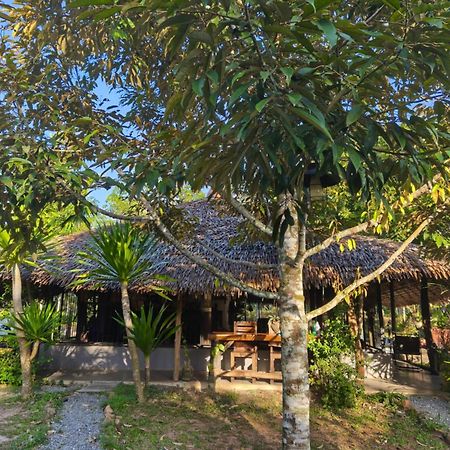 Baan Farang Homestay Phra Saeng Ban Nam Dam Esterno foto