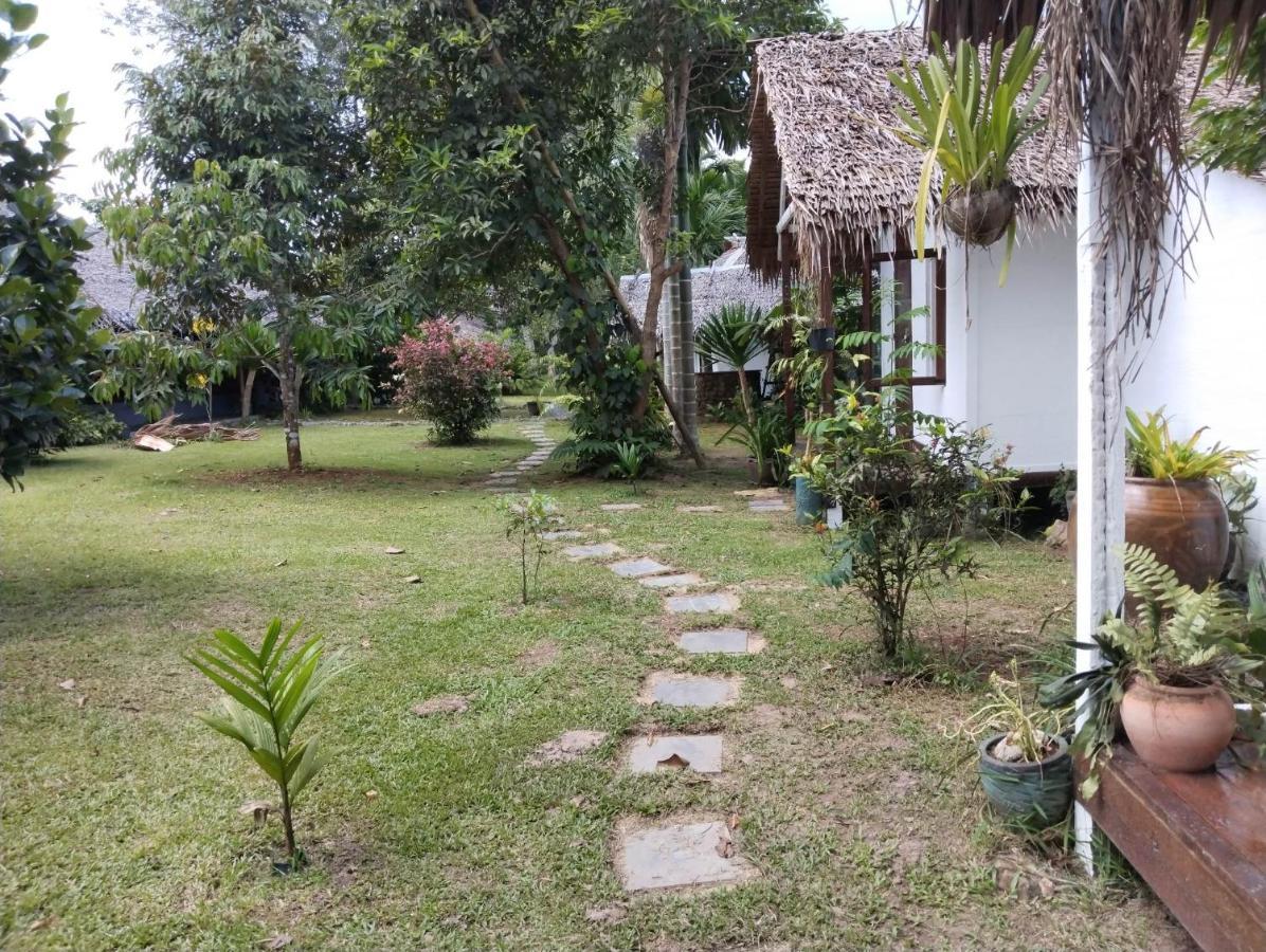 Baan Farang Homestay Phra Saeng Ban Nam Dam Esterno foto