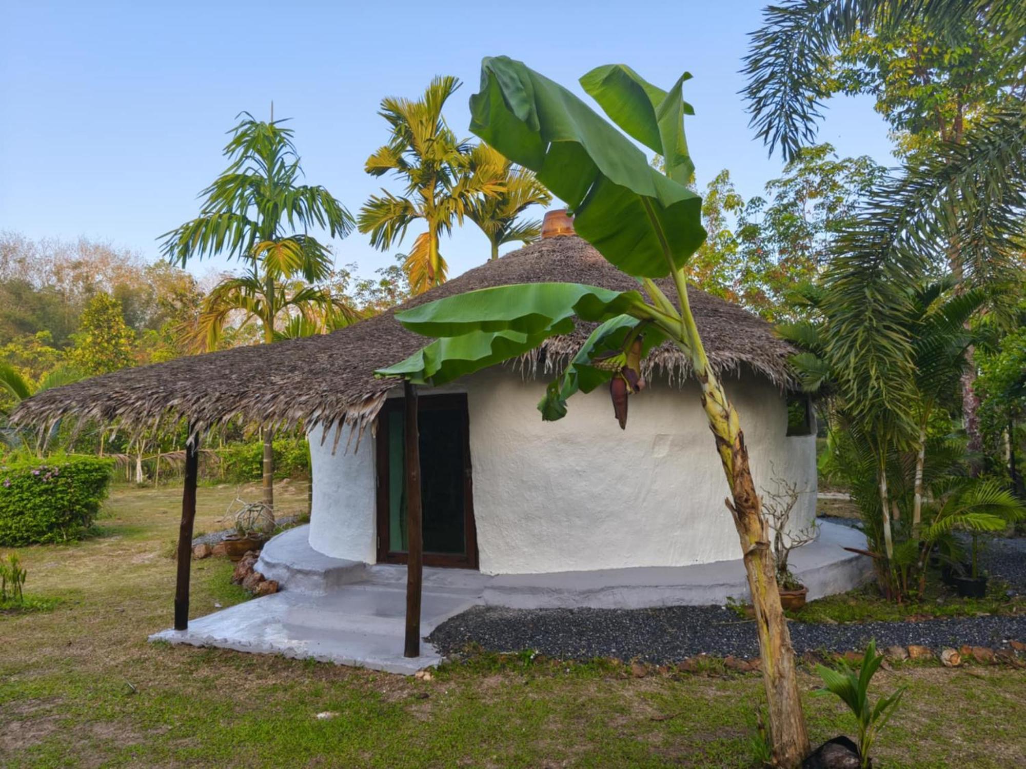 Baan Farang Homestay Phra Saeng Ban Nam Dam Esterno foto