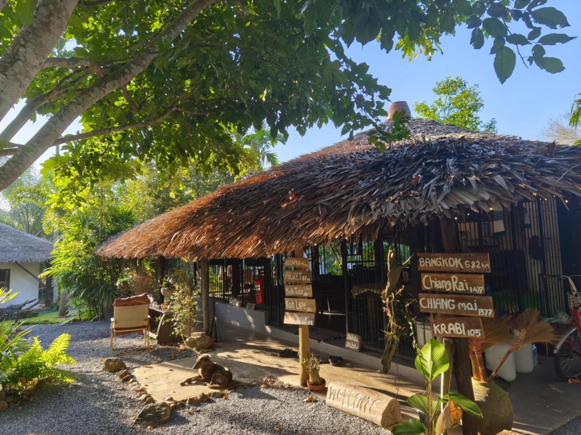 Baan Farang Homestay Phra Saeng Ban Nam Dam Esterno foto